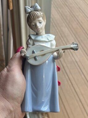 Vintage Lladro Nina Mandolina Girl with Guitar Porcelain Figurine 1980s